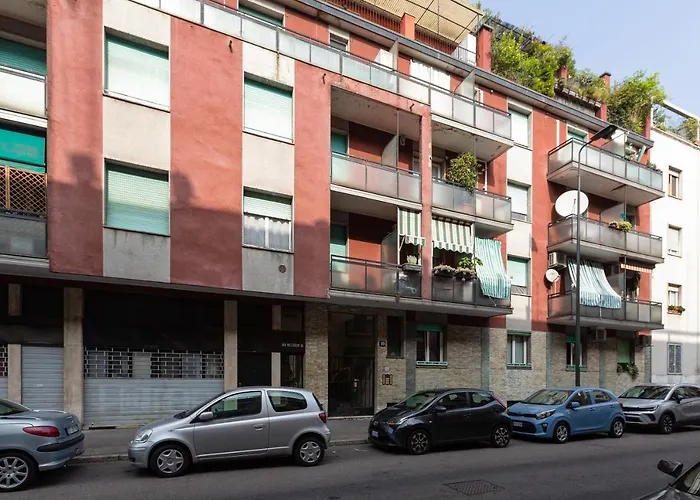 Guesthost - Cagnola Cozy Apartament With Balcony